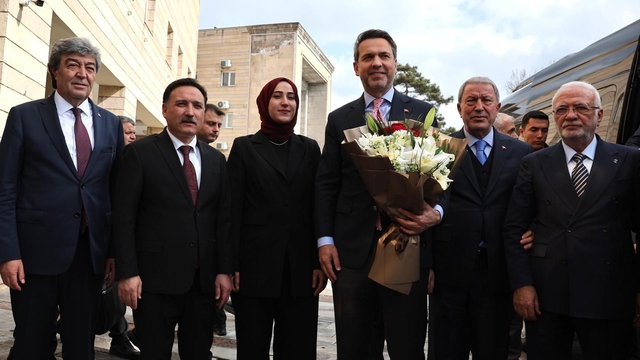 Bakan Bayraktar Vali Çiçek'i ziyaret etti