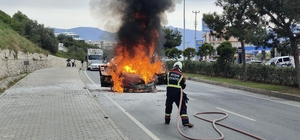 Aynı noktada 2 araç alevlere teslim oldu
