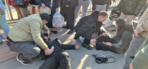 Motosiklet, otomobile çarptı: 2 yaralı