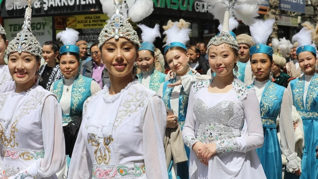 Niğde'de nevruz coşkusu kortejle başladı