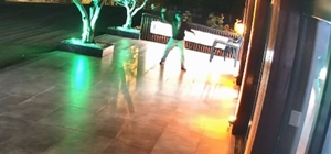 Oto galeriye el bombalı saldırı kamerada: 5 tutuklama