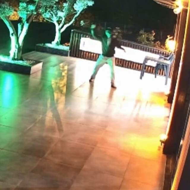 Oto galeriye el bombalı saldırı kamerada: 5 tutuklama