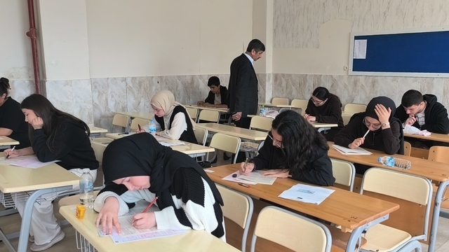 Mersin'de öğrenciler umre ödülü için yarıştı