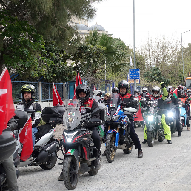 İzmir'de İsrail'in Filistin politikalarına tepki amacıyla araç konvoyu düze...