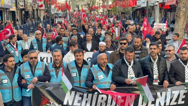Karabük'te yüzlerce kişi Gazze için yürüdü
