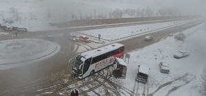 Kar yağışı kazayı beraberinde getirdi: 10 aracın karıştığı kazada 6 kişi yaralandı