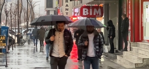 Yüksekova'da sağanak yağış etkili oldu