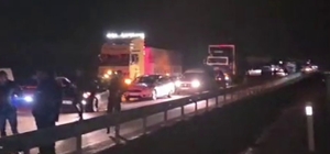 Erzurum'da jandarma aracının da karıştığı zincirleme kaza: 2 asker yaralı