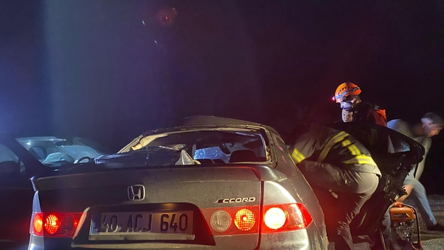 Kırşehir'de iki otomobil çarpıştı: 6 yaralı