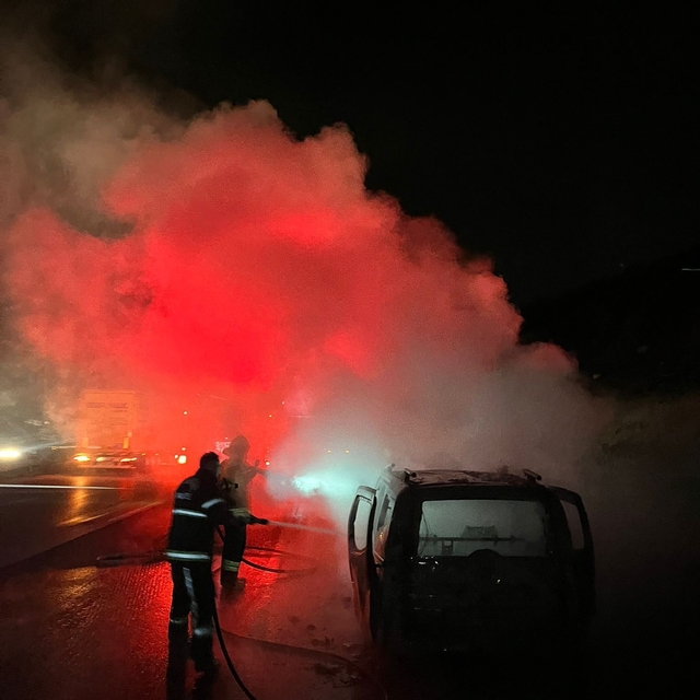 Kahramanmaraş'ta iki farklı noktada araç yangını söndürüldü