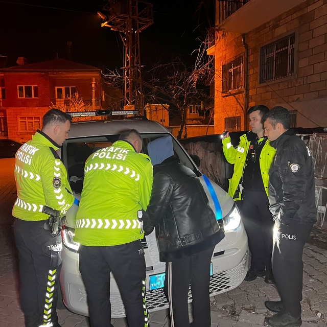 Nevşehir'de İlginç Olay: Kaza sonrası, Arkadaşı aracı kaçırdı
Alkollü sürüc...