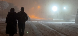 Yüksekova’da nisan karı: İlçe yeniden beyaza büründü, kartpostallık görüntüler ortaya çıktı