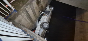 Eskişehir'de kontrolden çıkan otomobil sulama kanalına uçtu: 2 yaralı