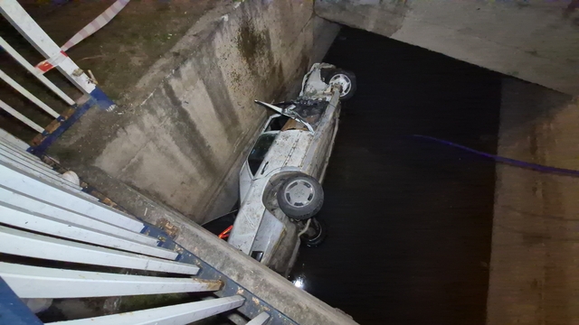 Eskişehir'de kontrolden çıkan otomobil sulama kanalına uçtu: 2 yaralı