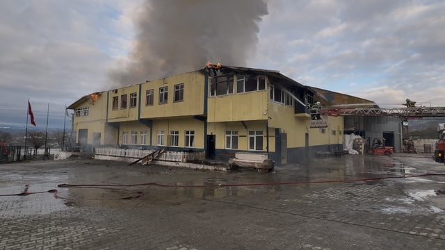 Kastamonu'daki fabrika yangını kontrol altına alındı