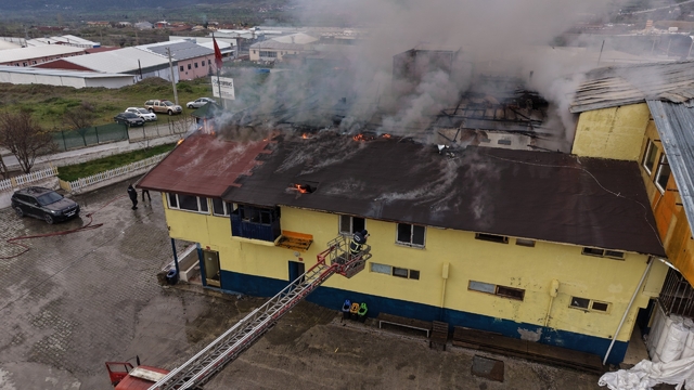 Kastamonu'da tekstil ve filtre malzemeleri üretilen fabrikada yangın (2)