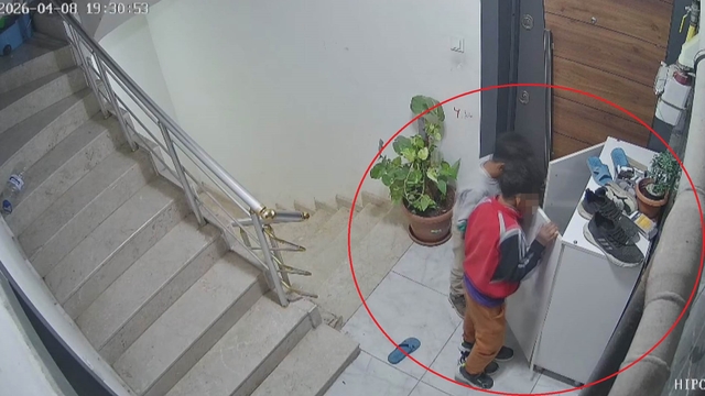 Çalınan ayakkabılarının peşine düşen adam, çocuk hırsızların evinde onlarca ayakkabıyla karşılaştı