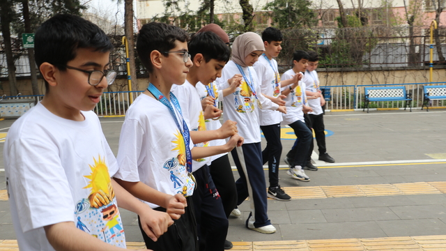 Para Tırmanış Şampiyonası'ndan 11 madalya ile dönüp, başarılarını halay çekerek kutladılar