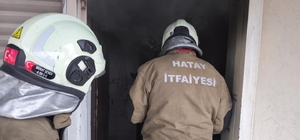 İskenderun'da evin mutfağı alevlere teslim oldu