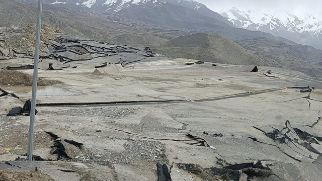 Hakkari'de heyelan riski nedeniyle katı atık tesisinde faaliyetler geçici olarak durdurdu