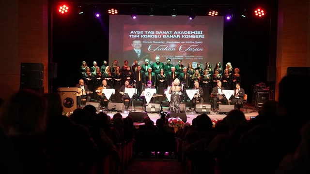 Düzce'de Türk sanat müziği konseri ilgi gördü
Düzce Belediyesi Ayşe Taş Sanat Akademisi konserlerinin konuğu Turhan Taşan oldu