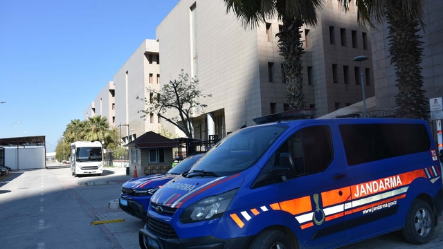 İzmir'deki 'İZBETON' soruşturmasında 9 şüpheli adliyede