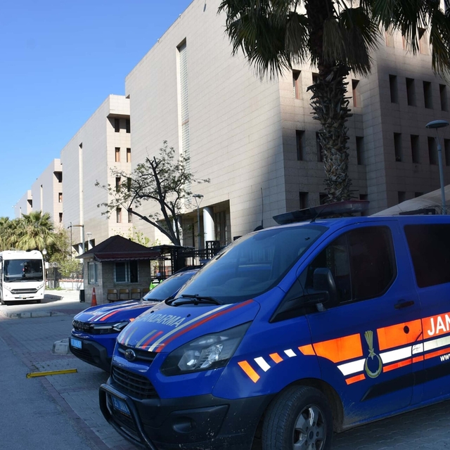 İzmir'deki 'İZBETON' soruşturmasında 9 şüpheli adliyede