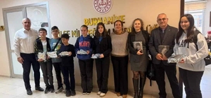 Burhaniye'de başarılı öğrenciler ödüllendirildi