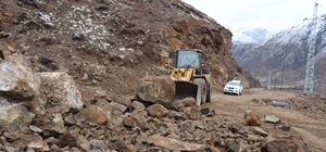 Oltu’da kar ve yağmur heyelana yol açtı