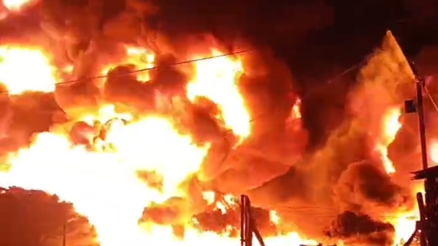 Sulama boruları alevlere teslim oldu