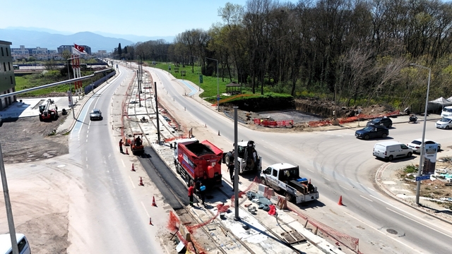 Kartepe Tramvay Hattı'nda duraklar kurulmaya başlandı
