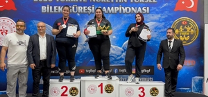 Muşlu Funda Maral, bilek güreşinde Türkiye üçüncüsü oldu