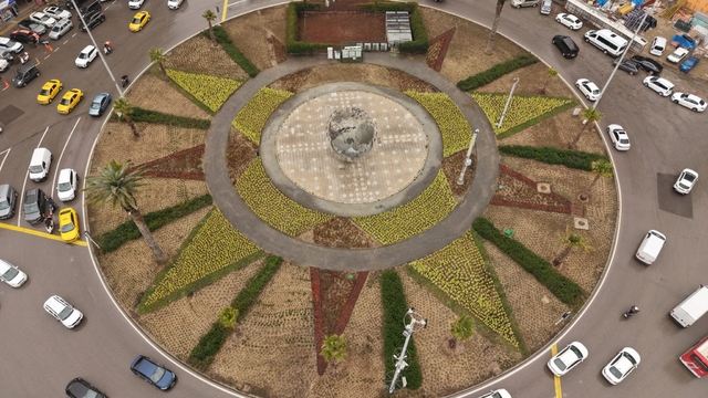 İzmir'in kalbi çiçek açtı