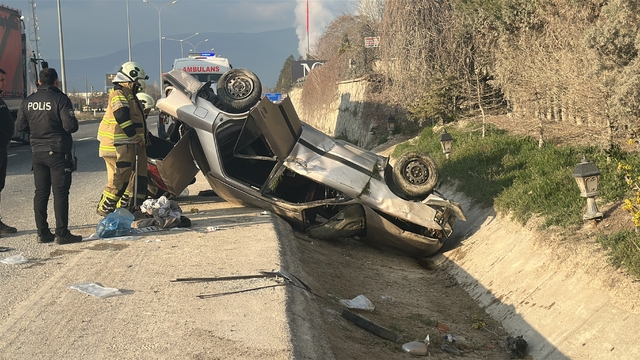 Kütahya'da takla atan otomobildeki 5 kişi yaralandı