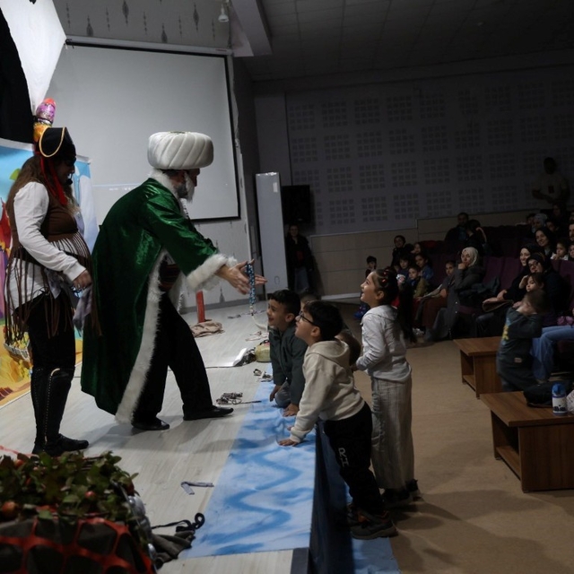 Çocuklar "Nasrettin Hoca Korsanlara Karşı" oyununda buluştu