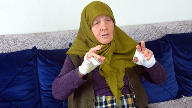 85 yaşındaki komşu kadını bıçakla yaralayıp bileziklerini gasbetti