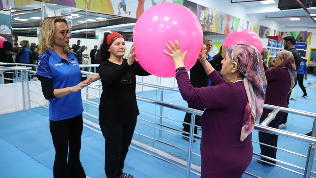 Antalya'da Parkinson hastalarına yönelik eğitim düzenlendi