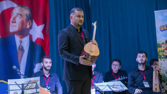 Gezici Müzik Atölyesi köy köy dolaşıp türkü öğretiyor