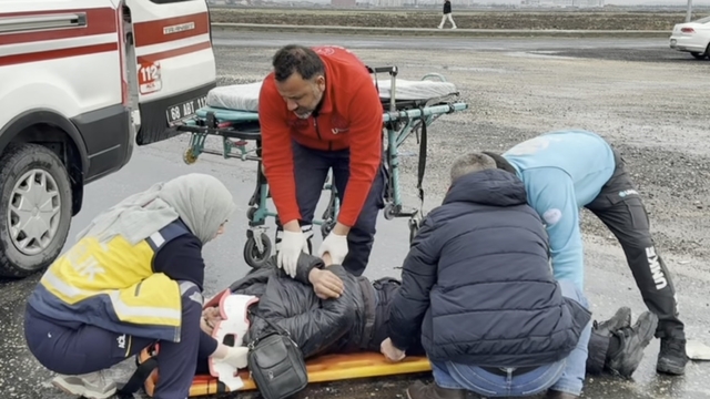 Aksaray'da otomobil ile motosiklet çarpıştı: 1 yaralı