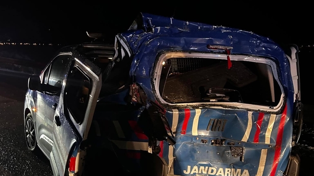Aşkale'de zincirleme kaza: 4 jandarma personeli yaralandı