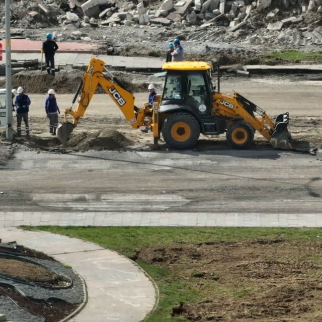 Büyükşehir'de pazar günü de durmak yok: Kartal Katlı Kavşağı'nda hummalı ça...
