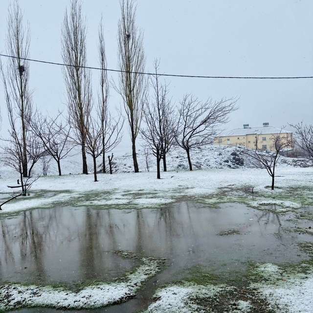 Siirt'in yüksek kesimlerinde kar yağışı