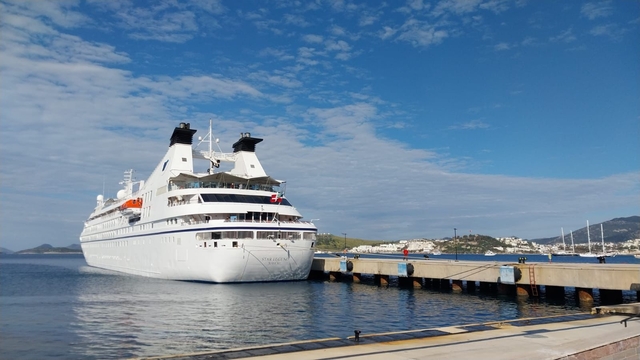 Bodrum'a "Star Legend" kruvaziyeriyle 240 turist geldi