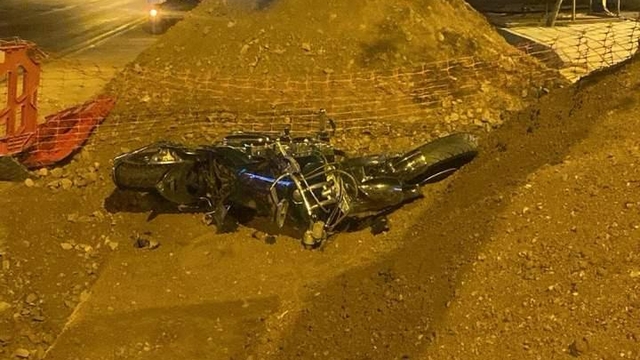 Fethiye'de yol kenarındaki iş makinelerine çarpan motosikletin sürücüsü öldü