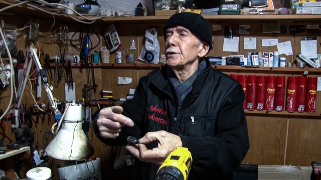 Bolulu altın ustası, 69 yıldır 20 metrekarede altına hayat veriyor
Mesleğin son temsilcilerinden 77'lik usta: "Yeni nesil işten önce parayı soruyor"
Tarihi handa, altınları eski ihtişamına kavuşturuyor