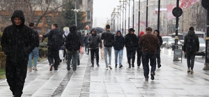 Sivas’ta kış geri döndü Sivas’ta bahar beklenirken, beklenmedik karla birlikte kış geri geldi