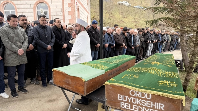 Ordu'da yamaçtan yuvarlanan otomobilde ölen baba ve kızının cenazesi defnedildi