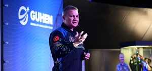 Türkiye’nin ilk astronotu Gezeravcı, GUHEM’de uzay yolculuğunu anlattı