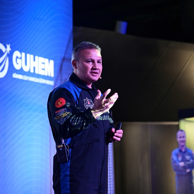 Türkiye'nin ilk astronotu Gezeravcı, GUHEM'de uzay yolculuğunu anlattı