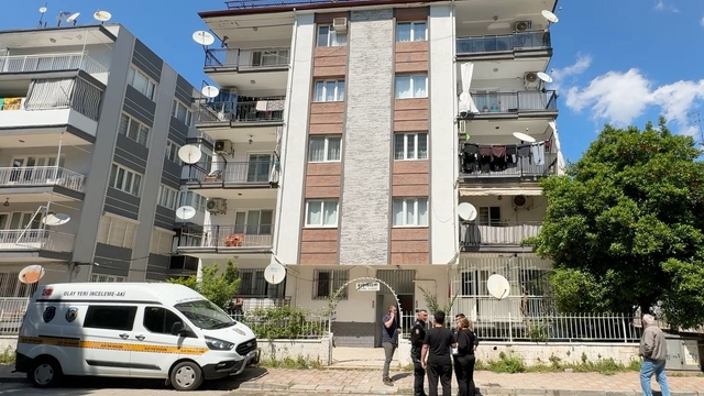 Aydın'da klima kaynaklı olduğu değerlendirilen patlama sonrası yangında 1 kişi öldü, 1 kişi yaralandı